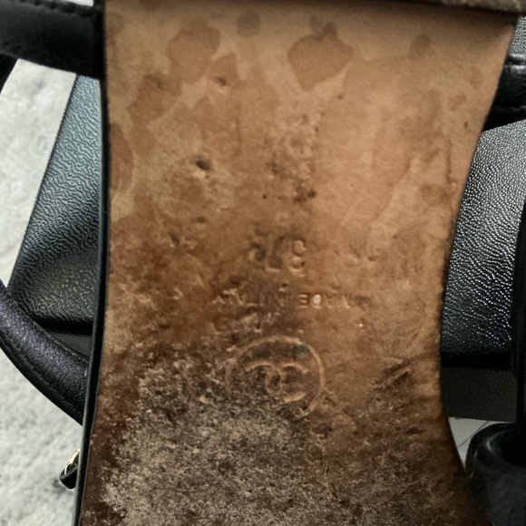 L👀K! CHANEL Black Sandals with Gold Chain CC Size 37 PRICED TO SELL! - Picture 9 of 14